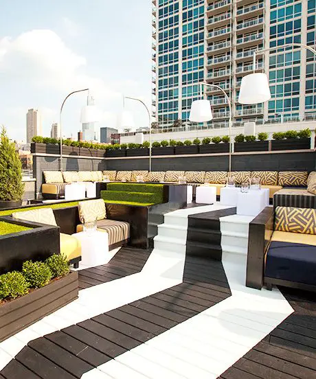 15 Amazing Rooftop Lounges in Chicago You Need to Visit