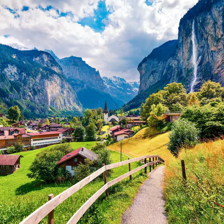 “Lauterbrunnen Unveiled: 10 Breathtaking Things to Do in Switzerland’s Enchanting Alpine Gem”